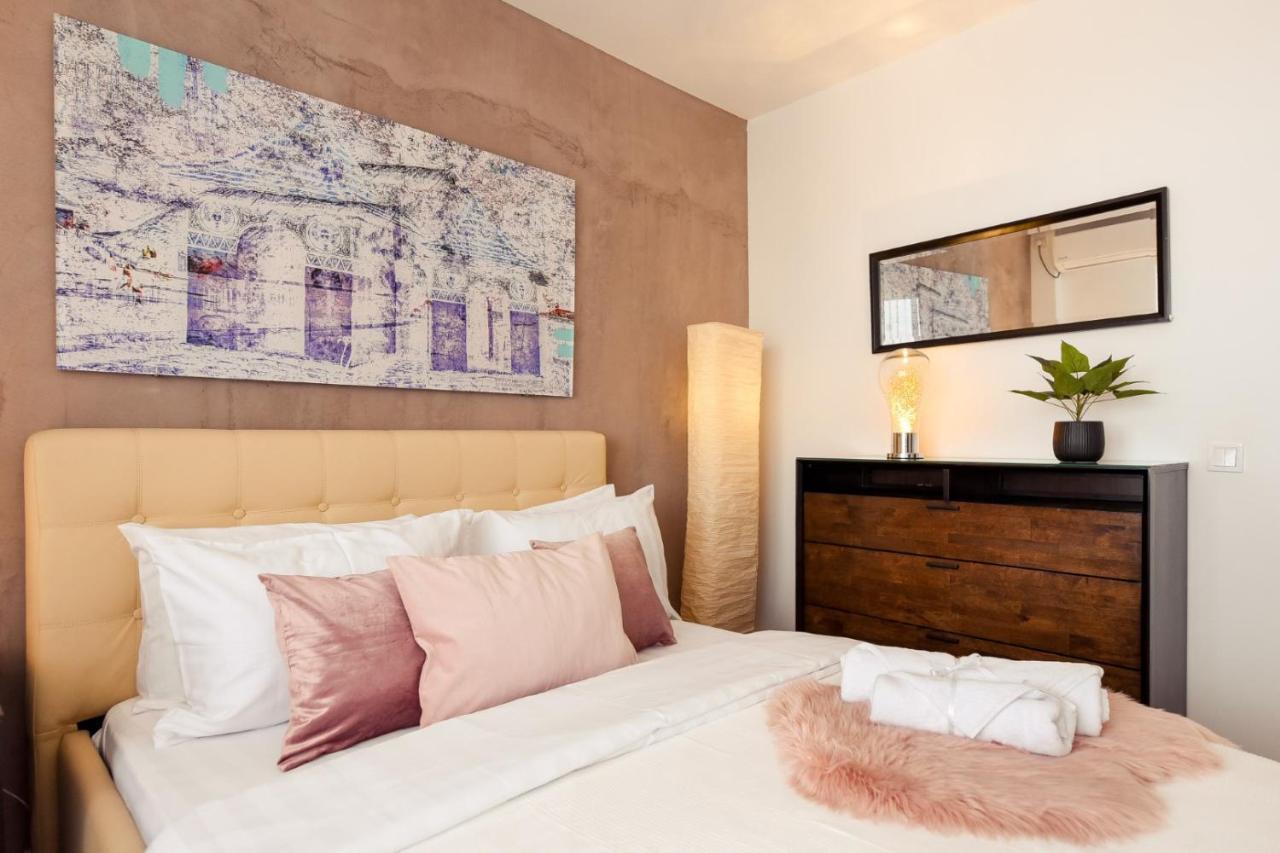 Spectacular Views & Modern Comfort: Your Dream Duplex In Central Bucharest Apartment Luaran gambar