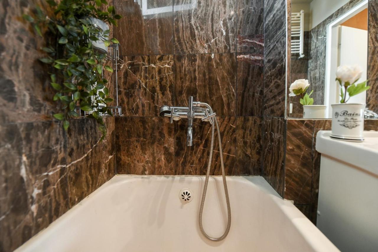 Spectacular Views & Modern Comfort: Your Dream Duplex In Central Bucharest Apartment Luaran gambar